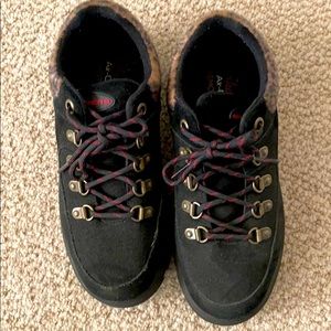 Hiking boot tennis shoe